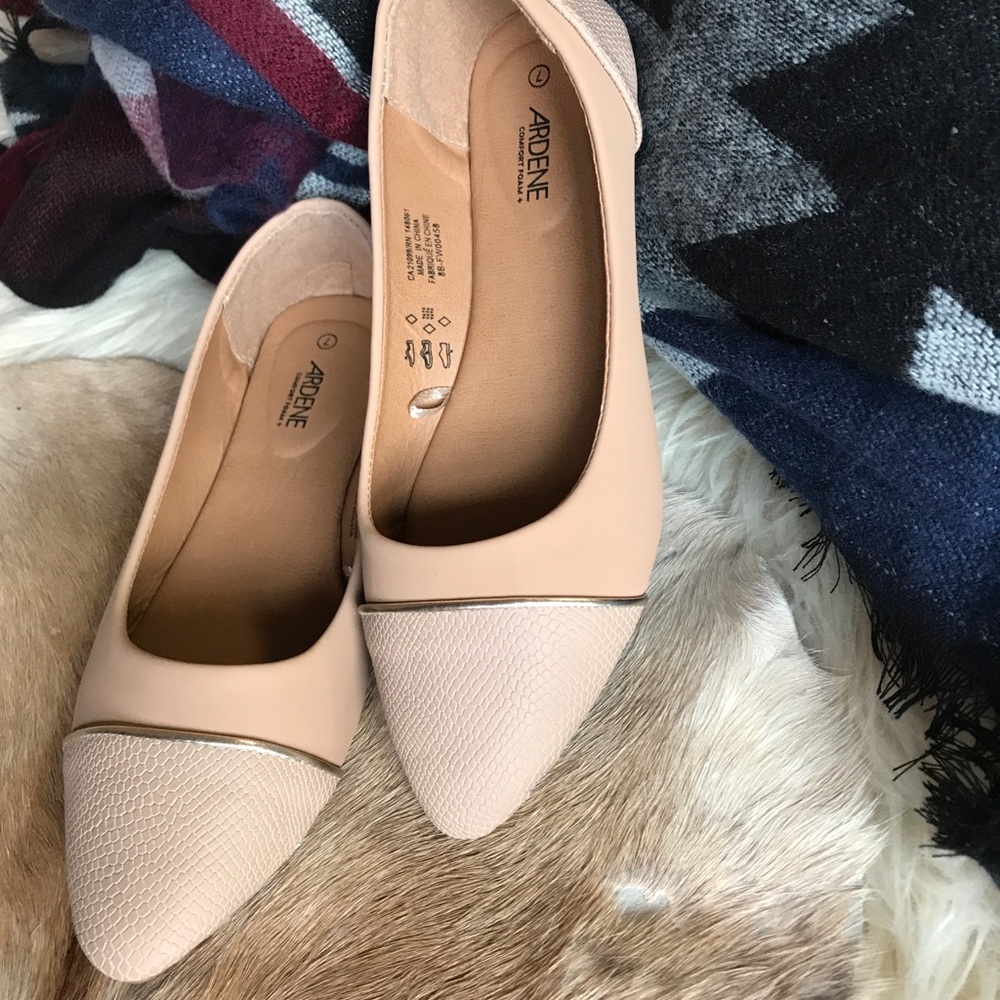 NUDE / GOLD FLATS ARDENE NWOT Size 7 / 37